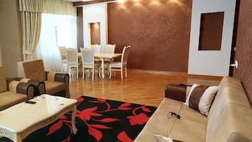 Apartamento conforto | Cortinas blackout, ferros/tábuas de passar roupa