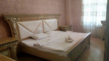 Apartment | Iron/ironing board, free WiFi, bed sheets