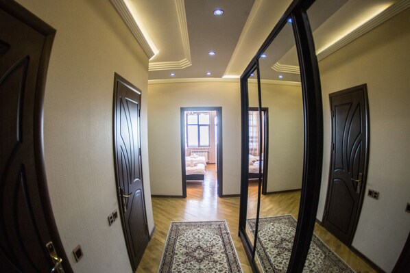 Apartament | Escriptori, planxa i posts de planxar, wifi gratuïta i roba de llit