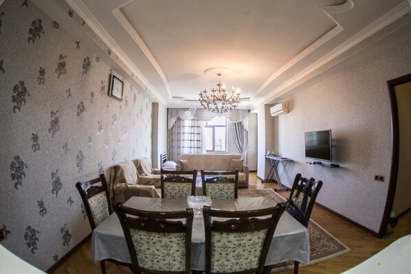 Leilighet | Skrivebord, strykejern/-brett, wi-fi (inkludert) og sengetøy