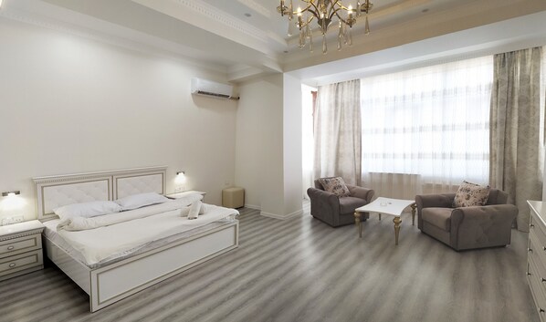Deluxe Apartment | Blackout curtains, iron/ironing board, rollaway beds, free WiFi - Bakuvi Tourist Apartment B097 (Baku)