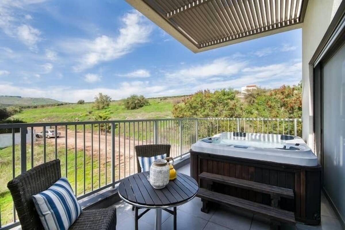 Honeymoon Suite, 1 Bedroom, Mountain View | Private spa tub