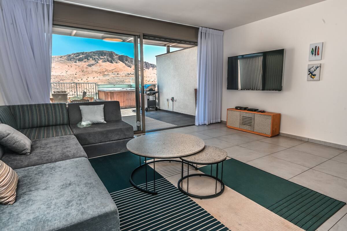 Honeymoon Suite, 1 Bedroom, Lake View | Living area | Flat-screen TV