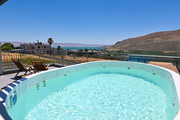 Luxury Suite, 2 Bedrooms, Lake View | Private pool