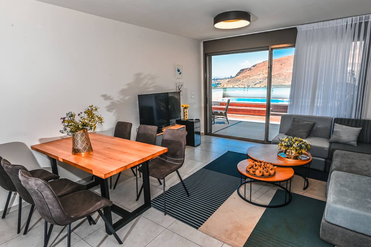 Deluxe Suite, 2 Bedrooms, Lake View | Living room | Flat-screen TV