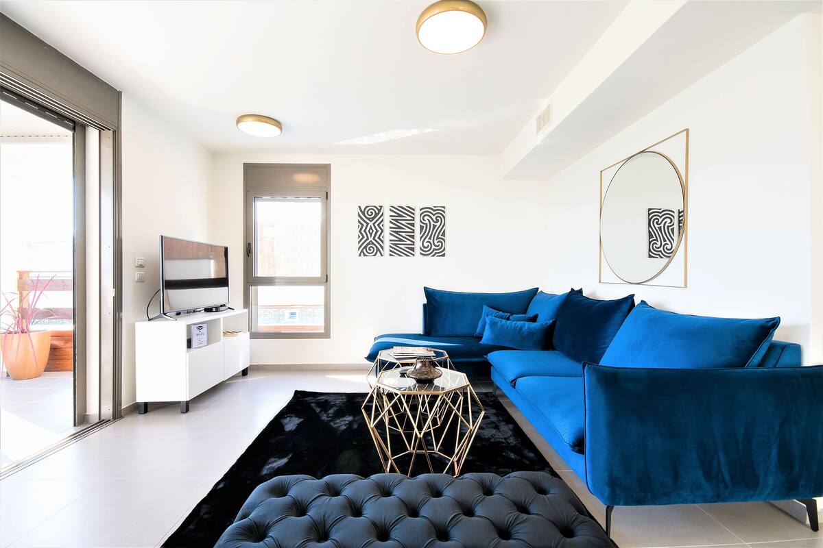 Royal Suite | Living room | Flat-screen TV