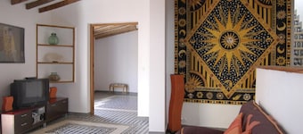 House in Old Town - roof terrace with sea views - 2 mins. to beach