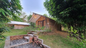 Tienda (Glamping) | Escritorio, cortinas opacas, tabla de planchar con plancha y wifi gratis