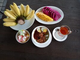 Desayuno continental diario (IDR 85000 por persona)