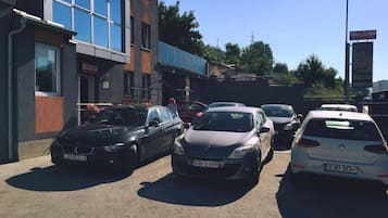 Parken ohne Service (kostenlos), Parkservice (kostenlos)
