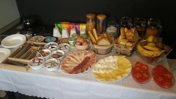 Daily buffet breakfast for a fee