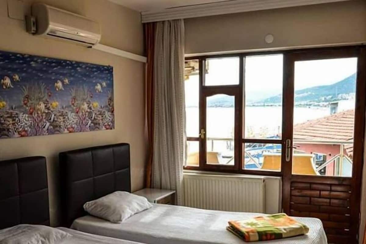 Suite | WiFi (free), bed sheets