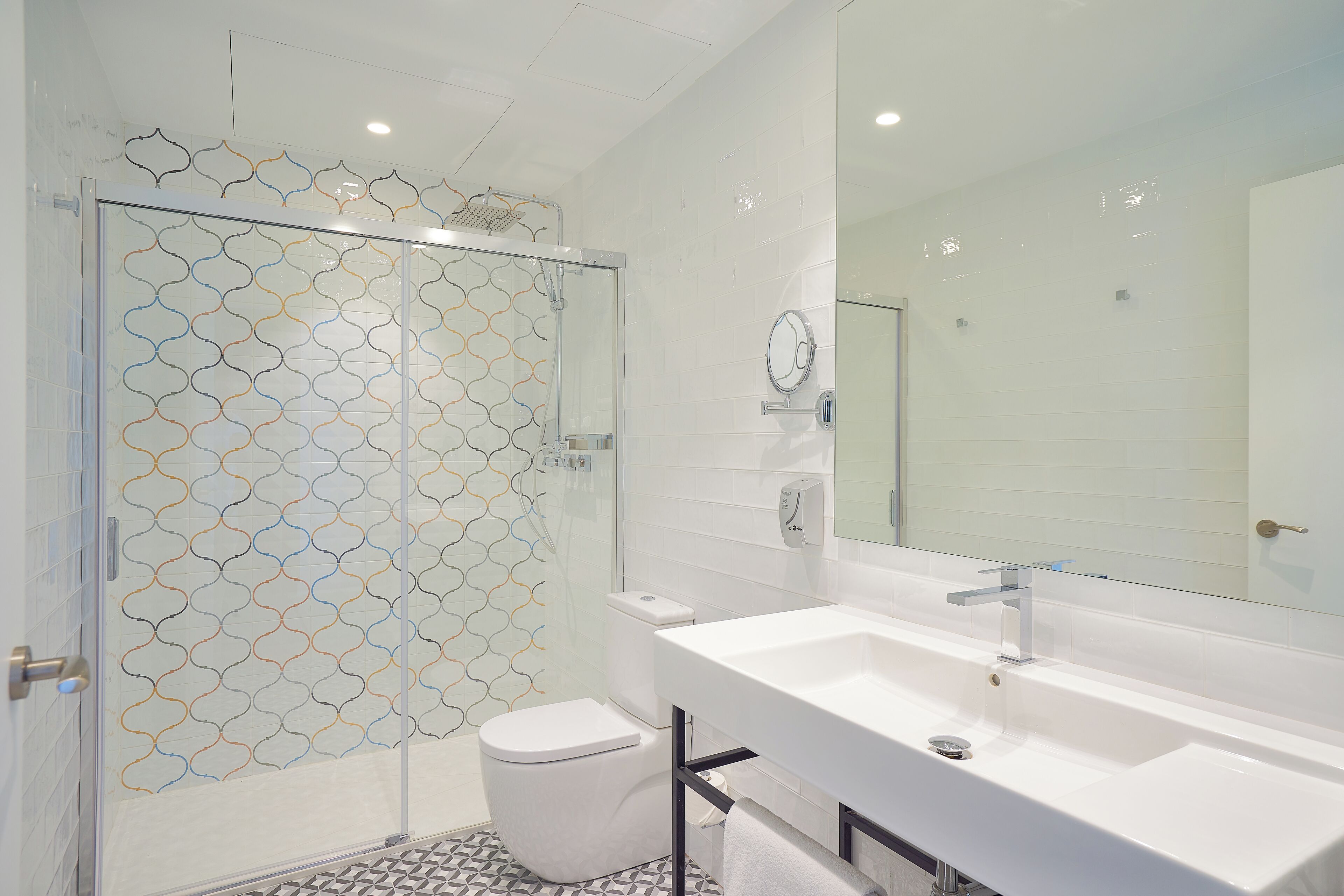 Appartement, 2 slaapkamers | Badkamer | Een douche, een regendouche,  milieuvriendelijk toiletgerief