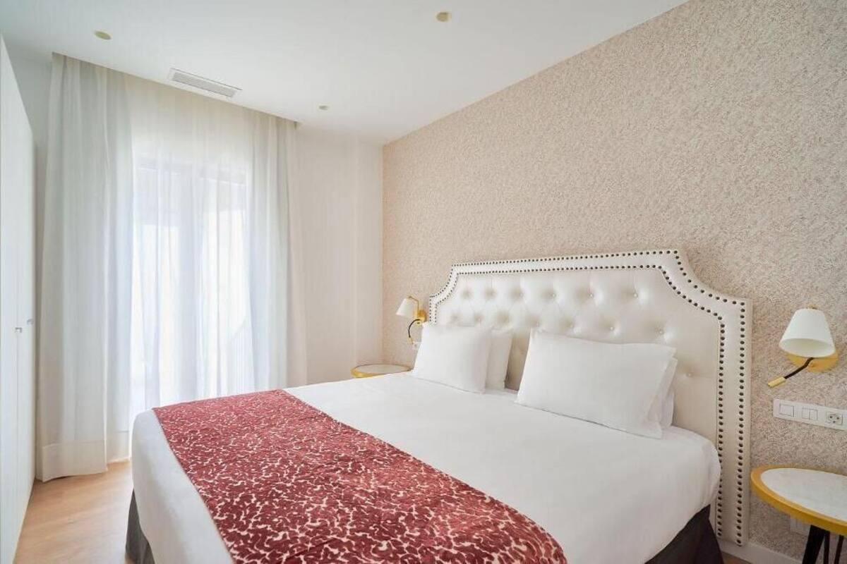 Premium bedding, down comforters, in-room safe, soundproofing