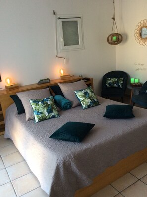 Decoración personalizada, muebles diferentes y wifi gratis 