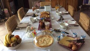 Free daily continental breakfast