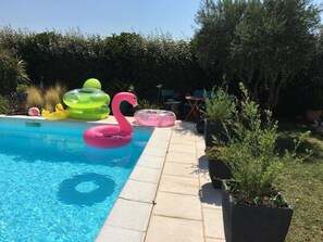 Seasonal outdoor pool, pool umbrellas, sun loungers - Le Claouraous Calme (Canet)