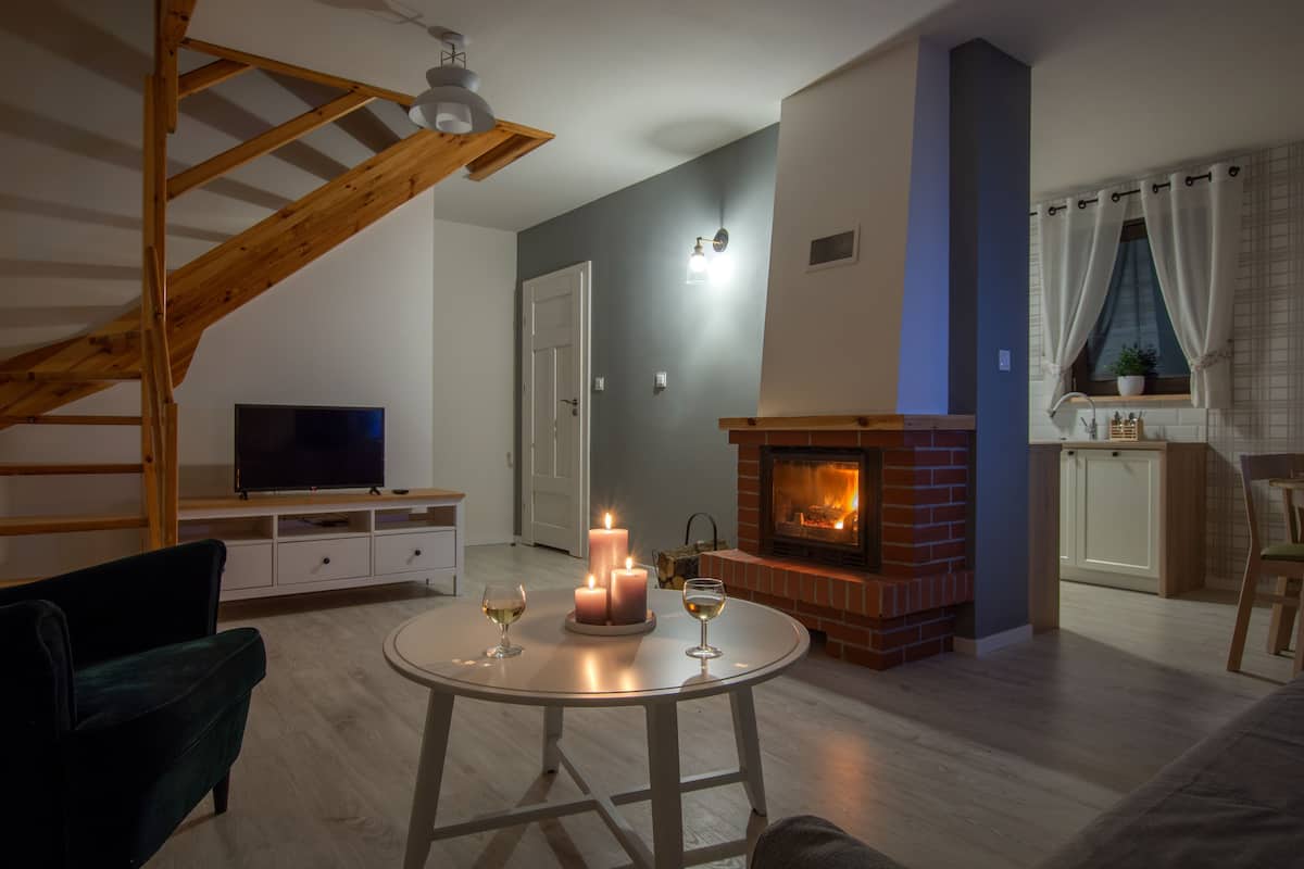 Televisión de pantalla plana, chimenea