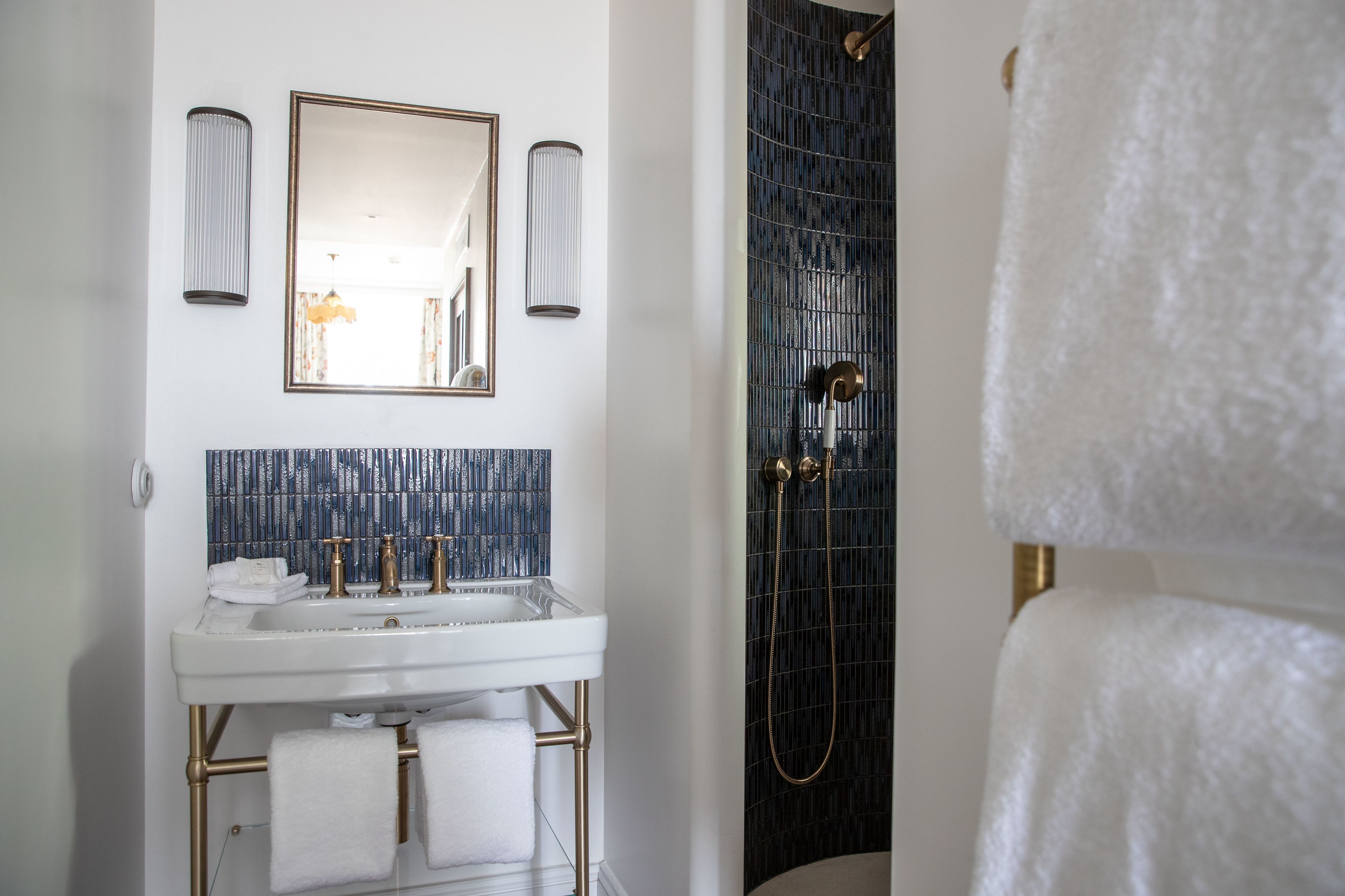 pagode room | bathroom | separate bathtub and shower, free toiletries, hair dryer, bathrobes