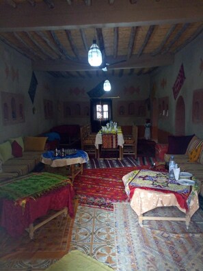 Dining - Camels House (Taouz)
