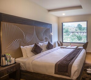 特級客房 | 房內夾萬、手提電腦工作空間、免費 Wi-Fi、床單