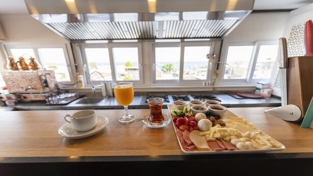 Free daily continental breakfast - Kumkapı Romanos Hotel (Istanbul)