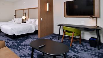 Suite, 2 camas Queen size | Baño | Regadera, amenidades de baño gratuitas, secadora de cabello, toallas