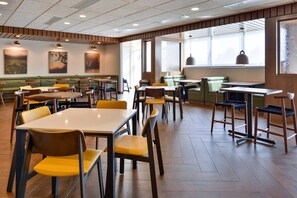 Free daily continental breakfast  - Fairfield Inn & Suites by Marriott Minneapolis Shakopee (Shakopee)