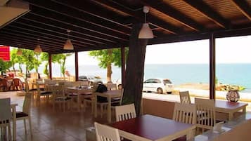 Free daily full breakfast
