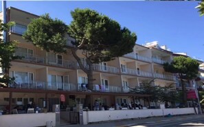 ด้านหน้าที่พัก