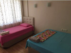 واي فاي مجانًا وملاءات أسرّة
