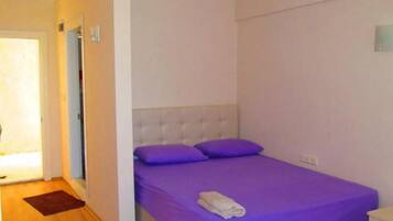 Triple Room | Free WiFi, bed sheets