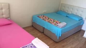 Triple Room | Free WiFi, bed sheets