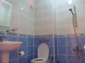 Suihku, pyyhkeet, saippua, vessapaperi