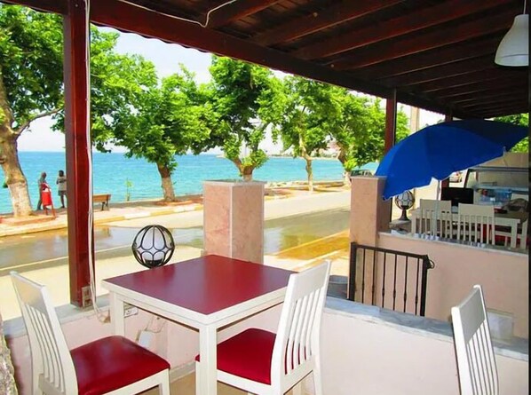 Free daily full breakfast 