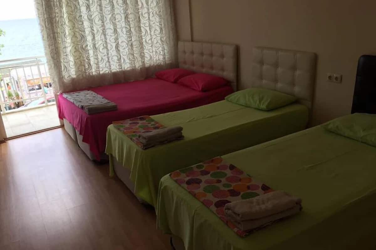 Family Room | Free WiFi, bed sheets