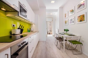 City Apartment, Terrace | Private kitchen | Microwave, oven, stovetop, dishwasher - Francouzska Modern Apartment (Prague)