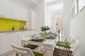 City Apartment, Terrace | Private kitchen | Microwave, oven, stovetop, dishwasher - Francouzska Modern Apartment (Prague)