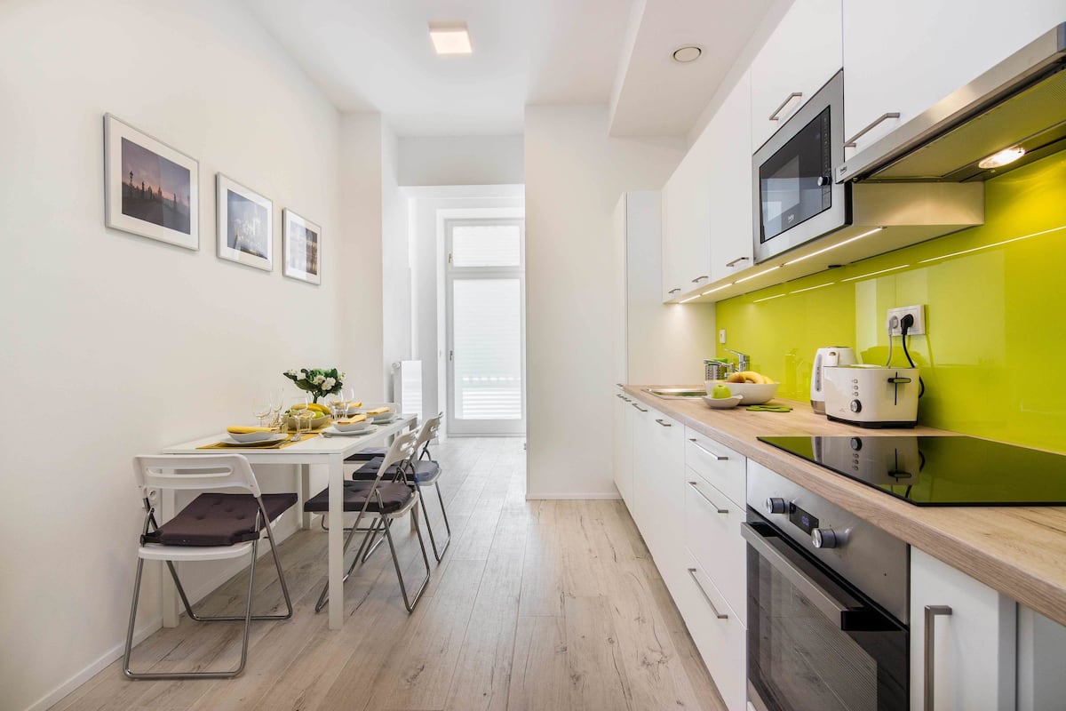 Classic Apartment, Balcony | Private kitchen | Microwave, oven, stovetop, dishwasher