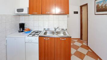 Apartemen, 2 kamar tidur (A4) | Dapur pribadi | Lemari es, kompor, ketel listrik, dan peralatan masak/sendok-piring