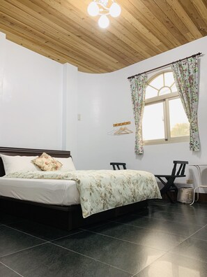 Double Room | Soundproofing, free cots/infant beds, free WiFi, bed sheets - Jinlun Yu foong Homestay (Taimali)