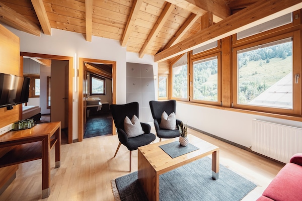 Hypo-allergenic bedding, in-room safe, individually decorated