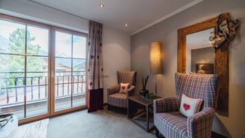 Hypo-allergenic bedding, in-room safe, individually decorated