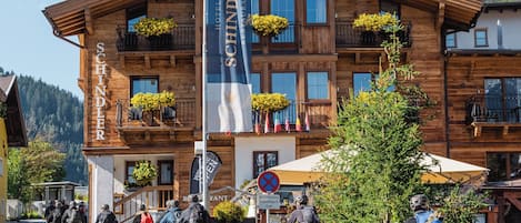 Vista frontal de la propiedad