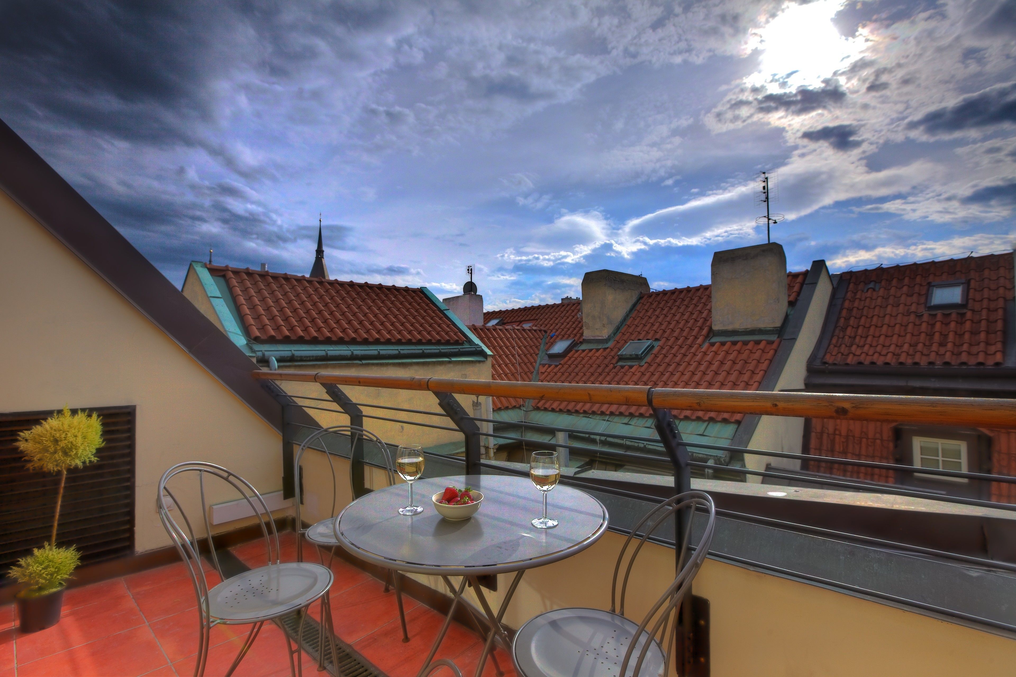 Deluxe Apartment - Sunlit (3th flr, elevator) | Balcone