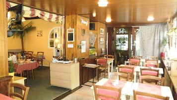 Se sirven cenas y cocina francesa
