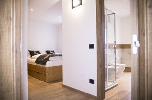 Double Room | Free WiFi, bed sheets
