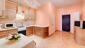 Appartement | Cuisine privée | Réfrigérateur, micro-ondes, four, plaque de cuisson