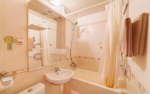 Apartment | Bathroom | Towels