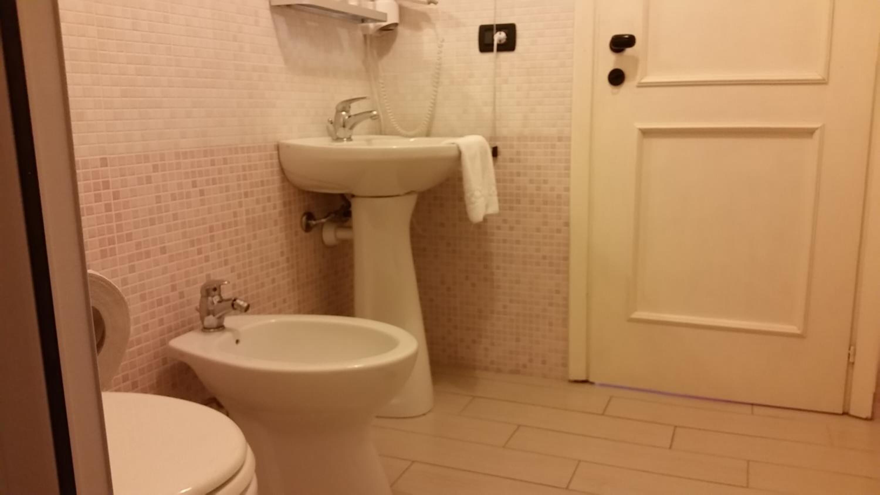 shower, rainfall showerhead, bidet, towels